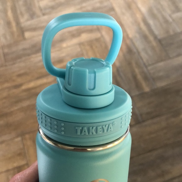 Takeya Actives Insulated Water Bottle 18 Oz. Malibu Color NEW Set of 3! - Picture 7 of 7